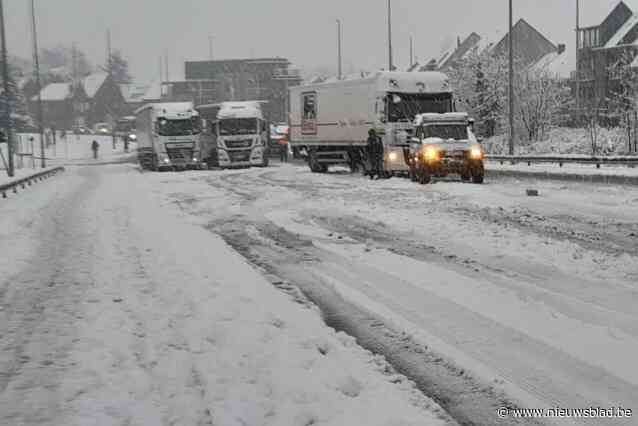 Vrachtwagens raken niet over bruggen