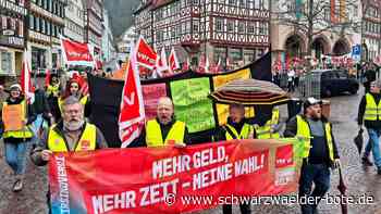 Verdi-Kundgebung in Calw: Mehr als 250 Streikende ziehen durch die Stadt – hier sind die Bilder