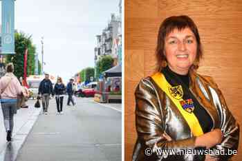 Geen betonblokken meer en allemaal zwarte windschermen: straatterrassen zien er deze zomer anders uit