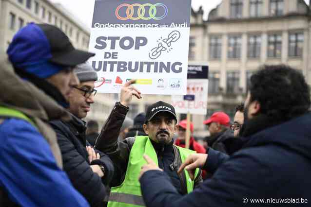 Werknemers van onderaannemer Audi verzamelen aan ambassade Verenigde Arabische Emiraten