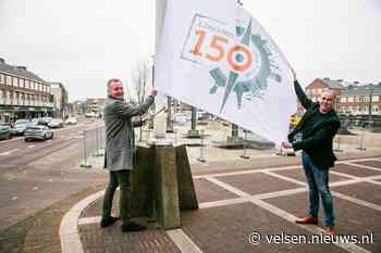 Burgemeester Dales onthult logo 150 jaar IJmuiden