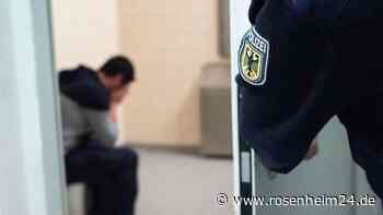 Bundespolizei nimmt gesuchten Betrüger in Rosenheim fest: Iraker muss 287 Tage ins Gefängnis