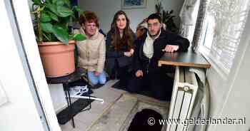 Sulaiman heeft al jarenlang stinkende rioollucht in woning: ‘Mijn familie wordt er helemaal ziek van’