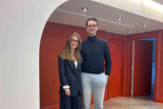 Kinderen krijgen het hele jaar door korting in nieuwe optiekwinkel van Eline (26) en Matthieu (29): “En we doen alles zelf, van glazen slijpen tot brillen herstellen”
