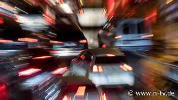 Finanzexperte gibt Tipps: "Flinte nicht ins Korn werfen": Sparen bei Kfz-Versicherung