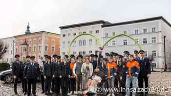 BRK bringt Hans zur Feuerwehr-Hochzeit seiner Tochter nach Tittmoning