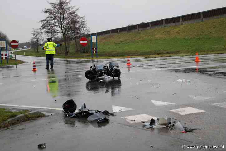 Scooterrijdster ernstig gewond na botsing tegen auto
