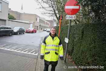 Gemachtigd opzichter Johnny (60) is gevaarlijke situatie beu en gaat in staking: “We worden gewoon uitgelachen”