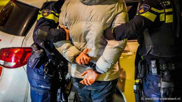 Politie start grote klopjacht op mannen met vuurwapen