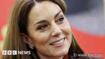 Kate meets new mothers and babies on prison visit