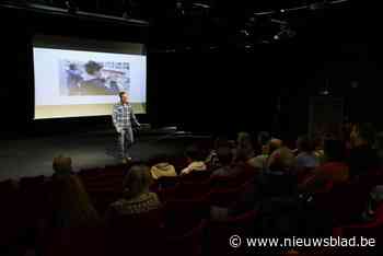 Ivan brengt honderdste voorstelling over gsmgeneratie: “Beloningssysteem uitgestippeld door psychologen maakt gsm zo verslavend”