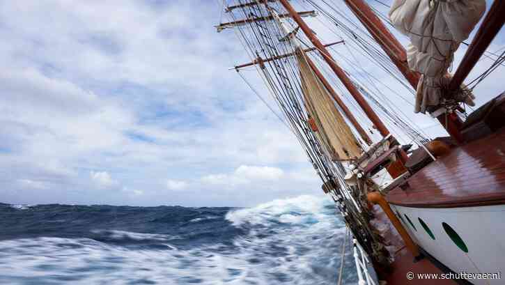 Nederlands tallship Oosterschelde rondt Kaap Hoorn tijdens wereldreis