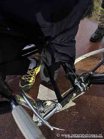 Brandweer bevrijdt fietser uit benarde situatie in Aalsmeer