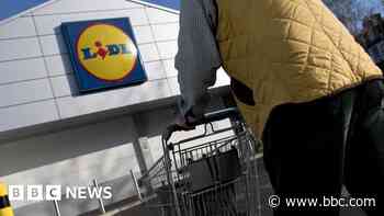 Lidl lifts pay ahead of minimum wage rise