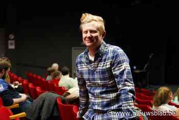 Ivan brengt honderdste voorstelling over gsm-generatie: “Een beloningssysteem, uitgestippeld door psychologen, maakt de smartphone zo verslavend”