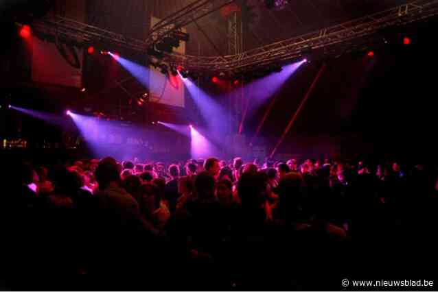 Jongeren fuiven steeds minder, overkoepelende organisaties starten onderzoek: “Als je ziet wat er allemaal op sociale media verschijnt, is een plaatselijke fuif al snel te plat”