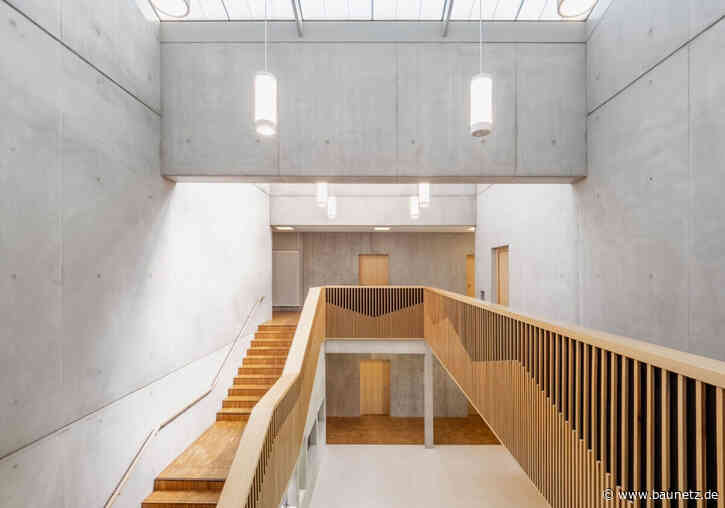 Zwischen Schreibtisch und Stall - Schulzentrum in Weidenbach von Bär Stadelmann Stöcker Architekten