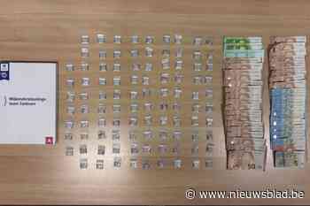 Dealer brengt drugs rond met huurauto: politie neemt 95 zakjes cocaïne en 1.800 euro in beslag