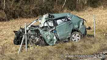 Horror-Crash mit Lkw: Nicht angeschnallter Fahrer (†37) wird aus Auto geschleudert – tot