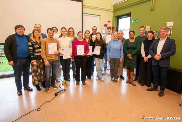 Rode Kruis Oostkamp reikt brevetten uit én verwelkomt nieuwe voorzitter