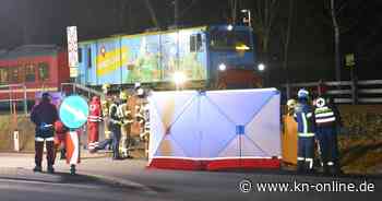 Unfassbarer Unfall in Tirol: Zug erfasst Ehepaar mit Gefriertruhe