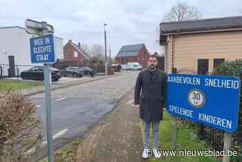 Oude kasseiweg dient als omleiding voor zwaar verkeer, buurtbewoner houdt zijn hart vast: “Vorige keer ontstonden scheuren in mijn muren”