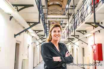 Met Annelies Verlinden voor het eerst “achter tralies”: “Geïnterneerden horen hier niet”