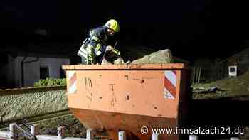 Bauschuttcontainer in Waldkraiburg fängt Feuer
