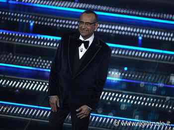 "Sei bellissimo". Il pubblico dell'Ariston sorprende Carlo Conti