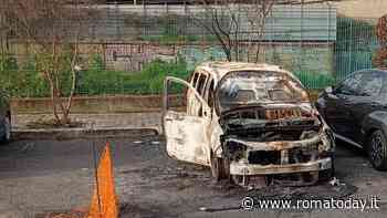 Auto abbandonate e cannibalizzate a Monte Mario. I residenti lanciano l'allarme