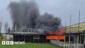 School shuts after hundreds evacuated in blaze