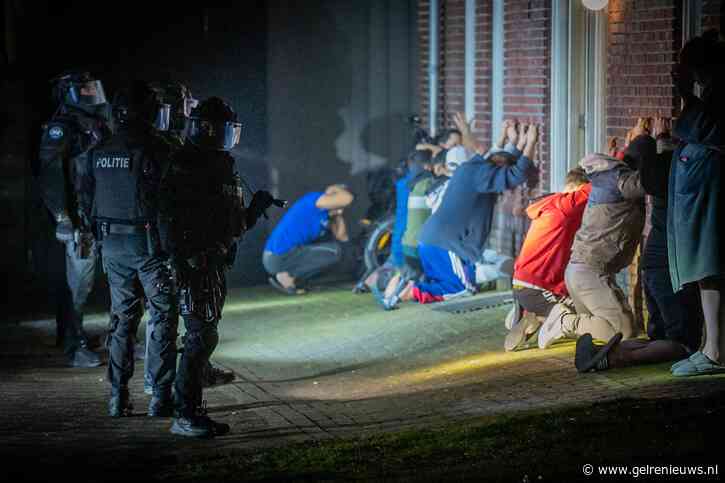Grote politie-inval bij loods met arbeidsmigranten