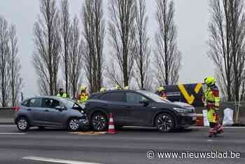 Kettingbotsing met acht voertuigen op E17 richting Gent veroorzaakt grote hinder nabij Lokeren