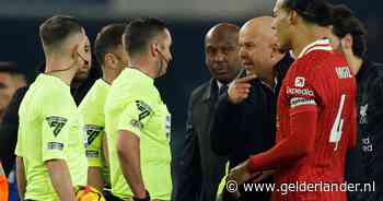 Twee duels schorsing voor ‘kwetsende en beledigende’ Arne Slot na rode kaart in derby