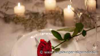 Dinner bei Kerzenlicht oder Händchen haltend übers Eis: Tipps zum Valentinstag in Augsburg