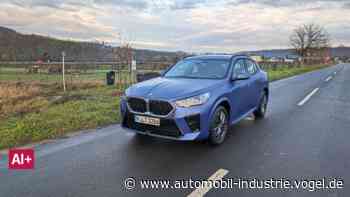 Sparmeister im dynamischen Gewand