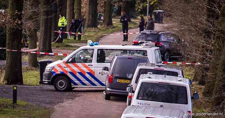 LIVE | Sam met ‘bizar veel geweld' om leven gebracht: 7 schotwonden, 29 steekwonden en gebroken schedel