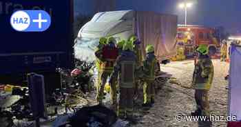 Unfall auf A7 bei Hannover: Transporter fährt auf parkenden Lkw – Fahrer schwer verletzt
