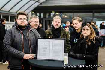 Leerkrachten Sint-Jozefinstituut dragen ‘onderwijs’ ten grave op Actiedag tegen regering De Wever