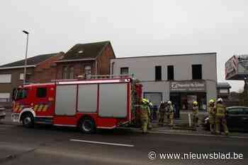 Veel rook door kookpot op vuur