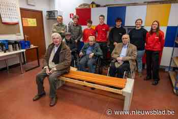 VTI-leerlingen bouwen babbelbanken voor wzc Aksent: “Alle leeftijden samenbrengen”