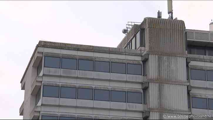 Lelystad - Sloopwerkzaamheden bij politiebureau stilgelegd: 'Valgevaar en risico's bij asbestsanering'