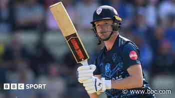Derbyshire extend Donald contract