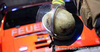 Großbrand auf Firmengelände – Halle mit Elektrobussen brennt