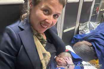 Stewardess Jennifer over geboorte van baby op vliegtuig: “Nog voor we geland waren, was de navelstreng al doorgeknipt”