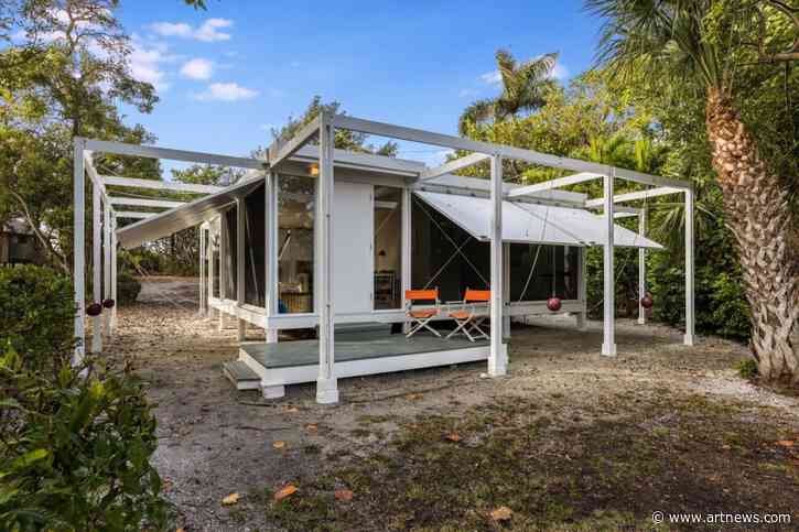 Architect Paul Randolph’s Walker Guesthouse for Sale for $2 M.