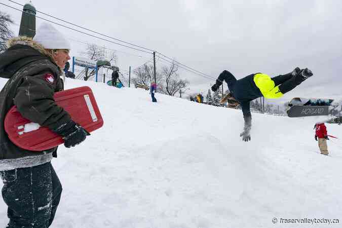 Winter storm wreaks havoc on commute, closes schools across Ontario, Quebec, Atlantic