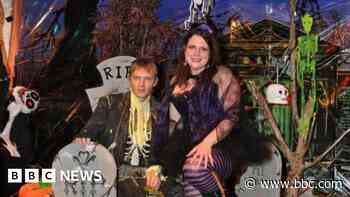 Zombie groom to renew vows after Halloween wedding