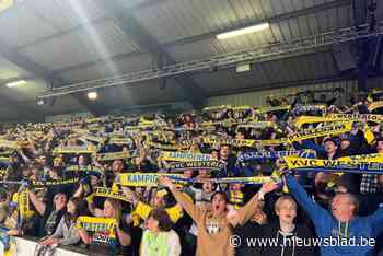 Supporters VC Westerlo wandelen naar het stadion
