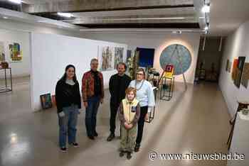 Menenaars exposeren tijdens Open Expo, ook Emiel (9) en oma Sabine: “We wisten het niet van elkaar”